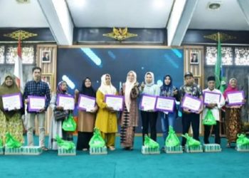 Ketua TP-PKK Batanghari Berikan Bantuan Kepada Masyarakat Terdampak Bencana