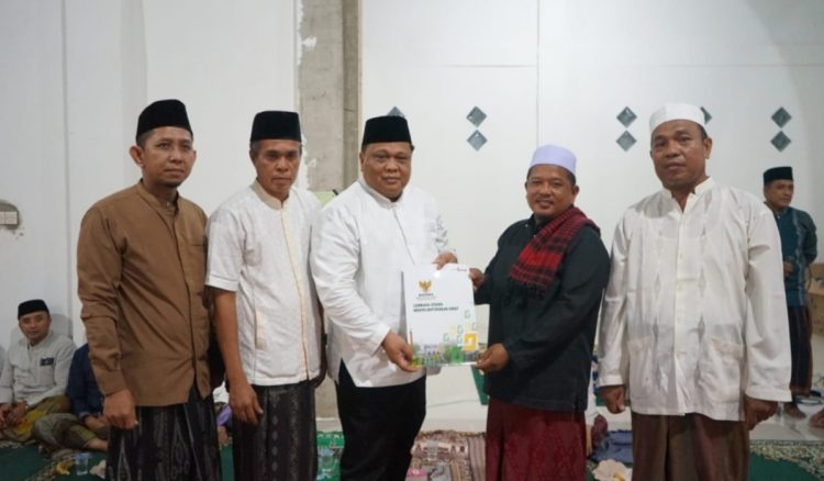 Safari Ramadan di Desa Pelangki, Sekda Zulhifni Sampaikan Mekanisme Bantuan Sarana Ibadah