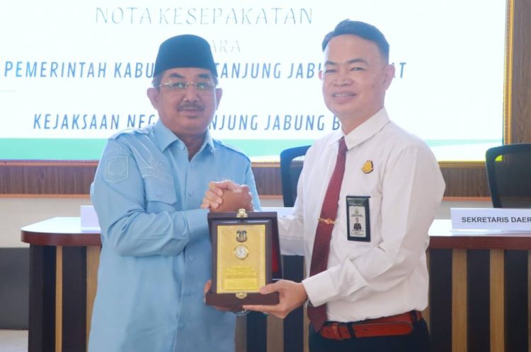 Pemkab Tanjab Barat–Kejari Resmi Perpanjang MoU