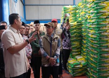 Stok Beras dan Minyak Aman, Bupati M. Syukur Lepas Keberangkatan Bantuan Pangan