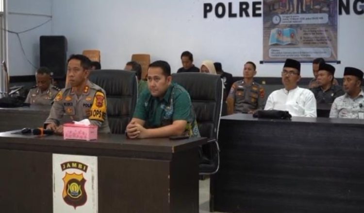 Berkunjung ke Mapolres Merangin, Bupati M. Syukur Hadiri Zoom Meeting dan Bazar Pangan Murah