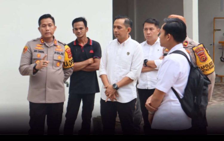 1 Petugas Lapas Perempuan Kelas IIB Jambi Terima Penyematan Tanda Kenaikan Pangkat