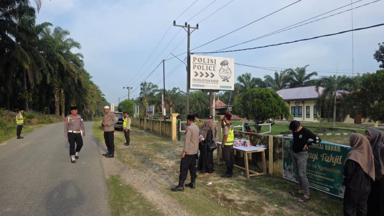 1 Petugas Lapas Perempuan Kelas IIB Jambi Terima Penyematan Tanda Kenaikan Pangkat