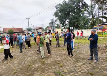 Warga Sungai Bengkal Datangi Kantor Camat, Tolak Klaim Batas Wilayah Teluk Rendah Pasar
