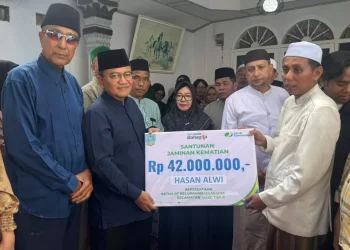 Wali Kota Maulana Salurkan Santunan Jaminan Kematian untuk Tiga Ketua RT di Kota Jambi