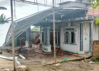 Pelapor Guru Honorer Terseret Dugaan Perselingkuhan: Mangkir Sidang Adat, Rumah Digeruduk Warga