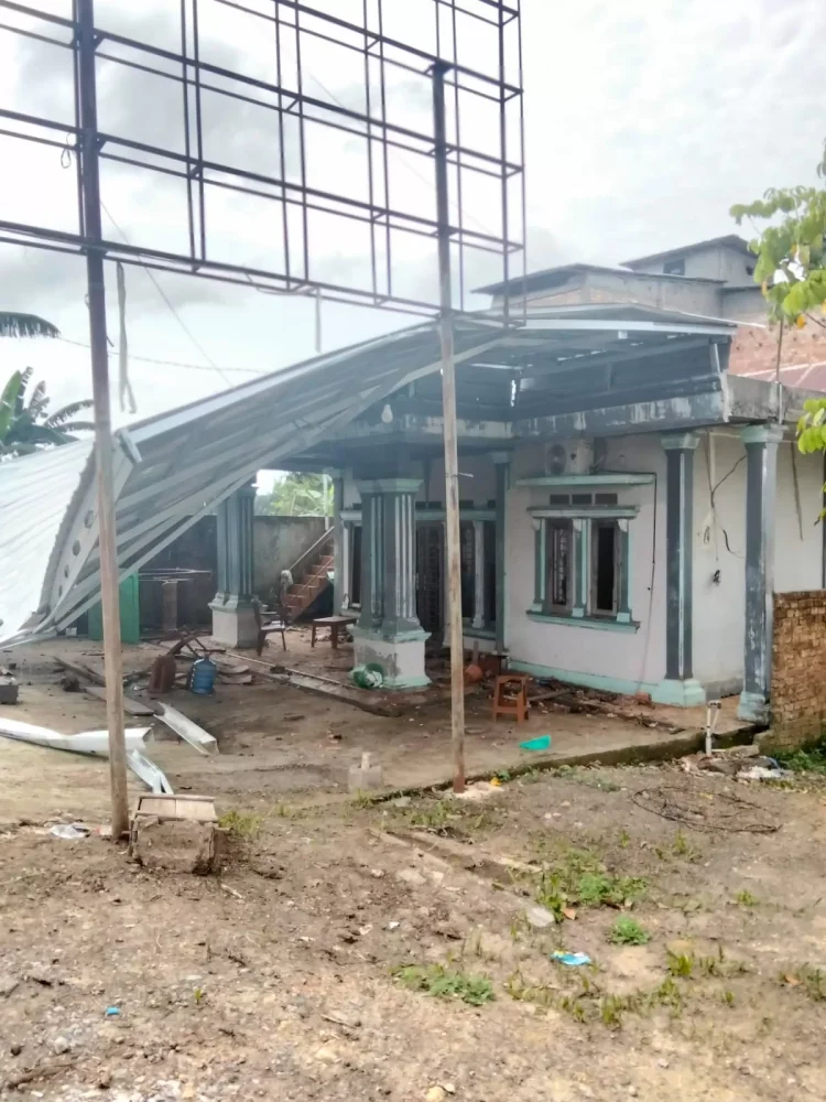 Pelapor Guru Honorer Terseret Dugaan Perselingkuhan: Mangkir Sidang Adat, Rumah Digeruduk Warga