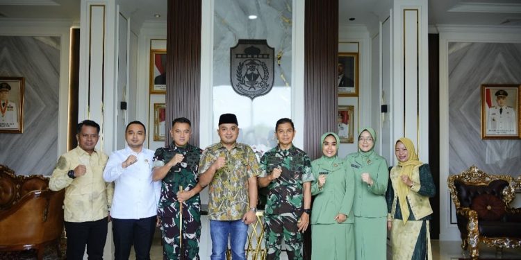 Safari Ramadhan, Danrem 042/Gapu Pererat Silaturahmi dengan Forkopimda di Rumah Dinas Bupati Tebo