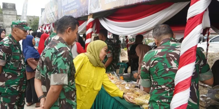 Korem 042/Gapu Gelar Bazar Ramadhan TNI 2026, Warga Jambi Timur Antusias Berburu Sembako Murah