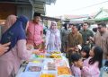 Bupati Anwar Sadat dan Ketua TP PKK Berburu Takjil, Dukung UMKM Sekaligus Peringati Hari Perempuan Internasional