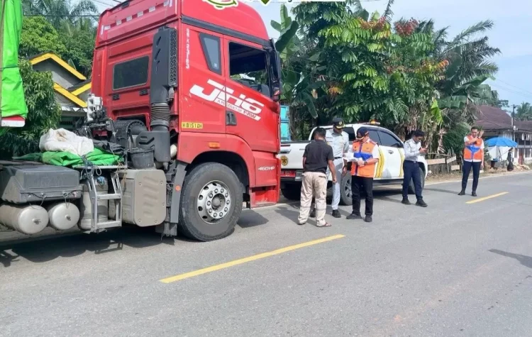 Langgar Aturan Pembatasan Operasional, BPTD Jambi Tahan Truk Bawa Bahan Pupuk