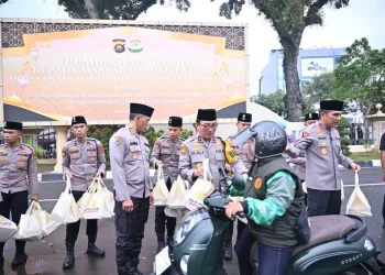 Kapolda Jambi Turun Langsung Bagikan Takjil, Libatkan Bhayangkari, OKP dan Ormas di Ramadan 2026