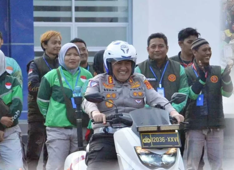 Dirlantas Polda Jambi Turun Langsung Jadi Role Model, Ratusan Driver Ojol Ikuti Pelatihan Safety Riding