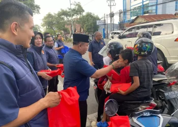 Ramadan Penuh Berkah, Ditresnarkoba Polda Jambi Turun ke Jalan Bagikan Takjil untuk Warga