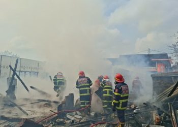 Lima Bedeng Milik Junaidi Terbakar, Satu Warga Dilarikan ke Rumah Sakit