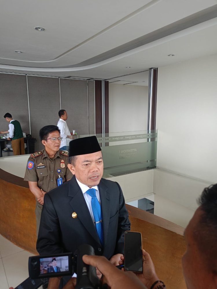 Wali Kota Jambi Terima Penghargaan Bintang Semangat Rimba Kelas Kedua Dari PPM