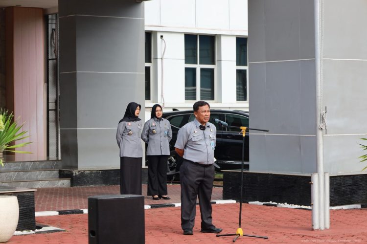 Apel Pagi Pasca Cuti Bersama Idul fitri 1447 H, Kakanwil Kemenkum Jambi Berikan Penghargaan Pegawai Teladan