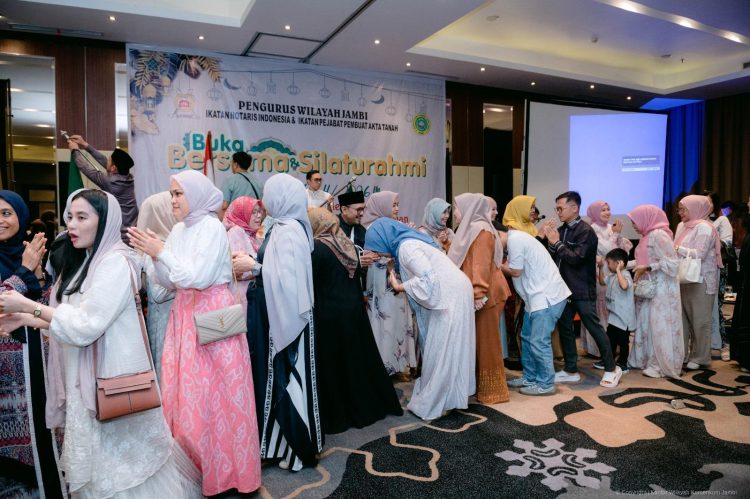 Pererat Silaturahmi, Kadiv Yankum Kanwil Kemenkum Jambi Hadiri Buka Bersama INI dan IPPAT Provinsi Jambi