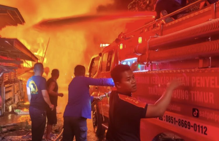 15 Unit Rumah di Geragai Tanjab Timur Hangus Terbakar