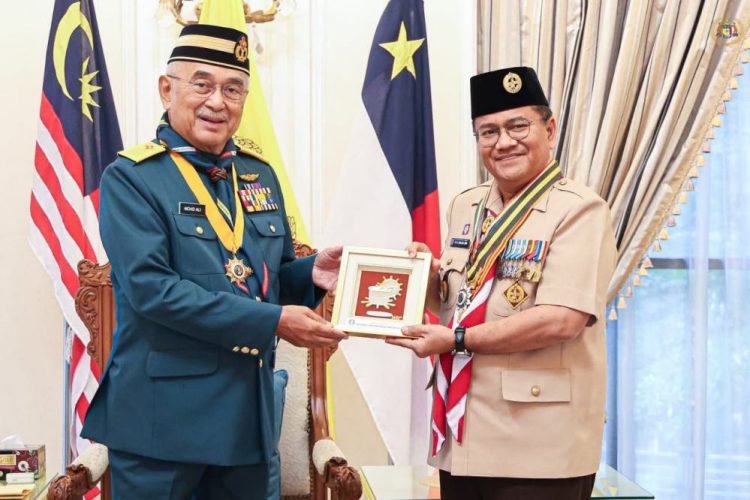Wali Kota Jambi Terima Penghargaan Bintang Semangat Rimba Kelas Kedua Dari PPM
