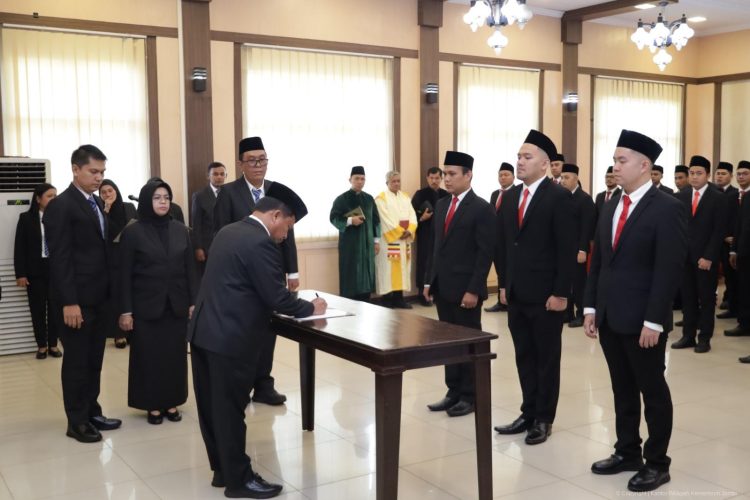 44 Notaris Resmi Dilantik di Jambi, Kakanwil Kemenkum Jambi Tegaskan Jaga Amanah dan Kepercayaan Publik