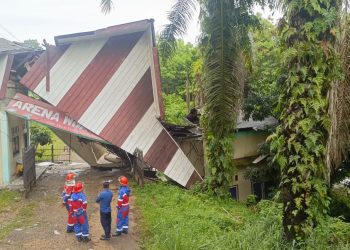 Sebuah Rumah di Telanai Ambruk Akibat Hujan Deras