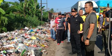 Bupati BBS Turun Langsung Tutup TPS Ilegal di Depan SMPN 7