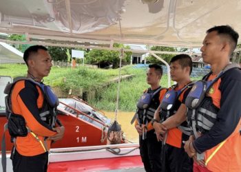 Dihantam Ombak, Kapal Pengangkut 40 Ton Sawit Karam di Perairan Simbur Naik