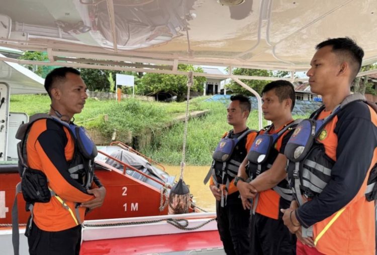 Dihantam Ombak, Kapal Pengangkut 40 Ton Sawit Karam di Perairan Simbur Naik