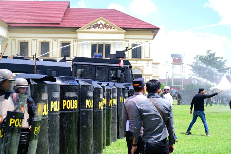 Polda Jambi Gelar Latihan Sispamkota Guna Antisipasi Dinamika Kamtibmas Jelang Agenda Nasional