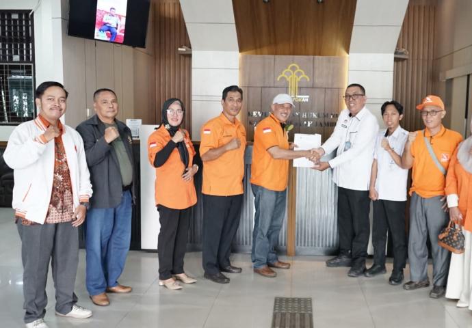 Kanwil Kemenkum Jambi Serahkan SKT, Partai Gerakan Rakyat Resmi Terdaftar