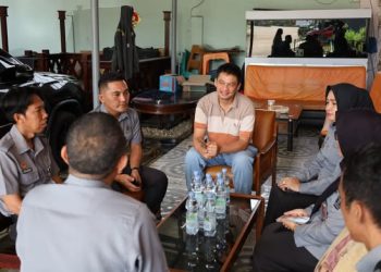 Kanwil Kemenkum Jambi Serahkan SK Penegasan Status Kewarganegaraan RI kepada Andi Alatas