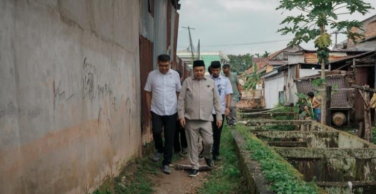 Ketua DPRD Kota Jambi Tinjau Drainase Pemicu Banjir di Solok Sipin