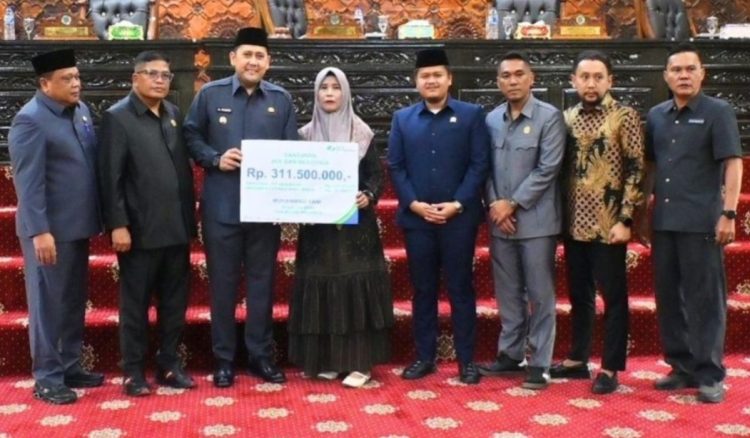 Bupati M. Syukur Jadi Saksi, Ahli Waris M. Yani Terima Santunan BPJS Rp311,5 Juta