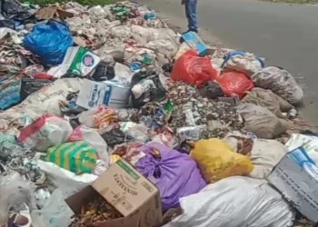 Tak Kunjung Diangkut, Tumpukan Sampah di Jalur Wisata Danau Kerinci Kini Mengkhawatirkan