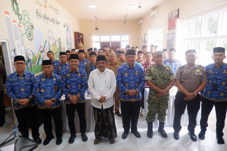 Rakor Camat dan Lurah: Bupati Anwar Sadat Tekankan Sinkronisasi Program Hingga Pengelolaan Sampah