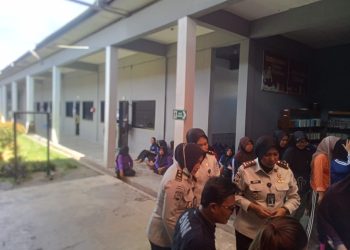 Kalapas Perempuan Kelas II B Jambi Melaksanakan Razia Kamar Hunian, Tes Urin, dan Pemusnahan Barang Hasil Razia dalam Rangka Hari Bhakti Pemasyarakatan ke-62