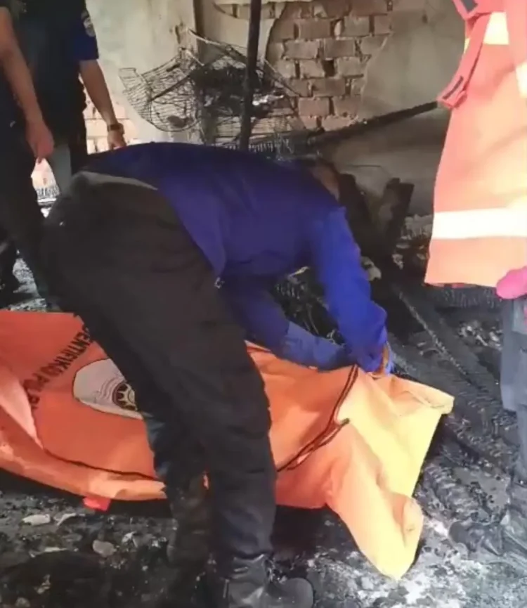 Lansia Tewas Terpanggang, Diduga Korsleting Listrik Picu Kebakaran di Mendalo Asri