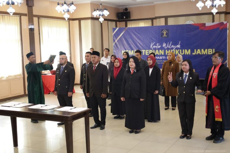 Resmi Dilantik oleh Kakanwil Kemenkum Jambi, Analis Hukum dan PAW MPD Notaris Siap Jalankan Amanah