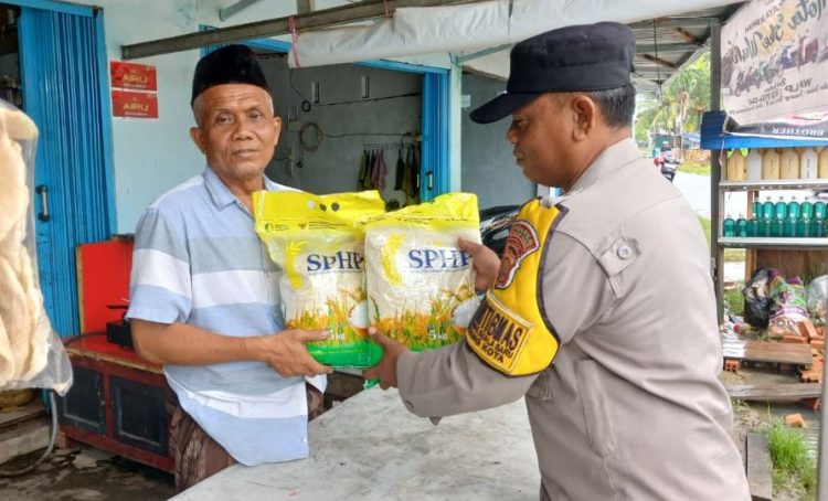 Polsek Tungkal Ilir Gelar Gerakan Pangan Murah, Salurkan 400 Kg Beras untuk Warga Pesisir