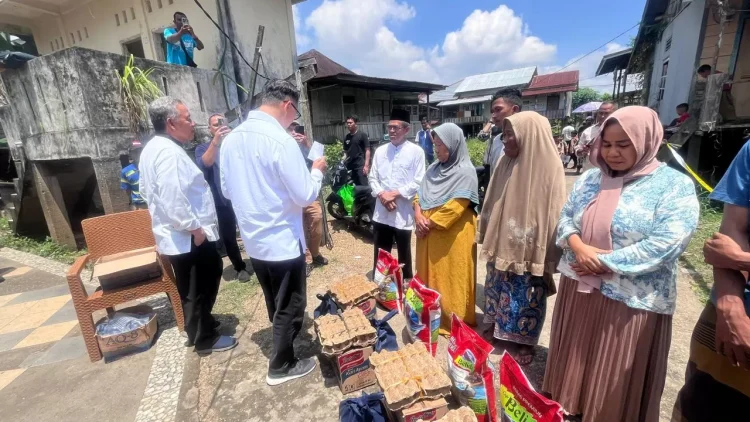 Fasha Tinjau Lokasi Kebakaran di Pelayangan, Serahkan Bantuan untuk Korban