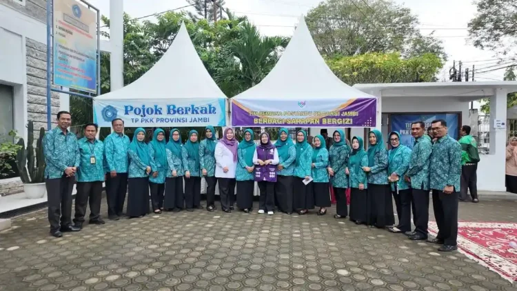 Ular King Kobra Masuk Rumah Warga Desa Pematang Gajah