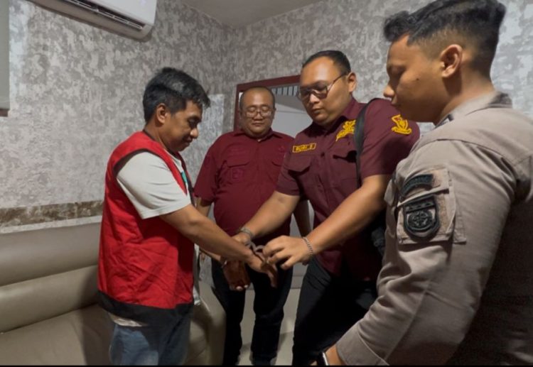 Tim Tabur Kejagung RI Bersama Kejati Jambi Berhasil Amankan DPO di Jambi