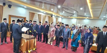 Kakanwil Lantik 12 Pejabat Non Manajerial di Lingkungan Kanwil Kemenag Jambi