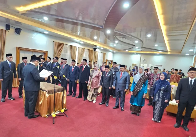 Kakanwil Lantik 12 Pejabat Non Manajerial di Lingkungan Kanwil Kemenag Jambi