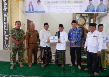 Bupati Tanjab Barat Letakkan Batu Pertama, Madrasah Raudhatul Hidayah Siap Diperluas untuk 170 Sant