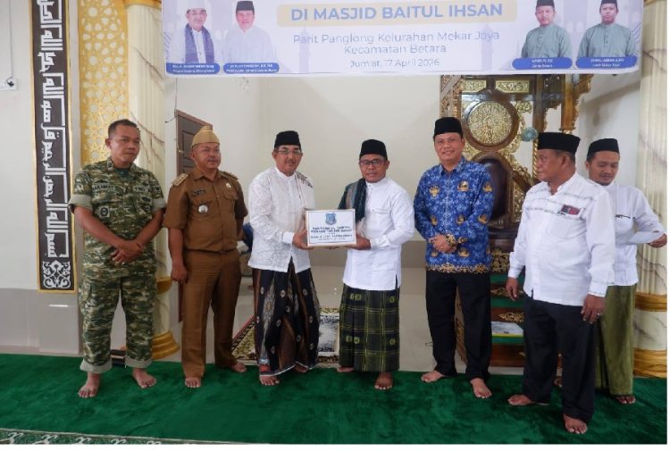 Bupati Tanjab Barat Letakkan Batu Pertama, Madrasah Raudhatul Hidayah Siap Diperluas untuk 170 Sant