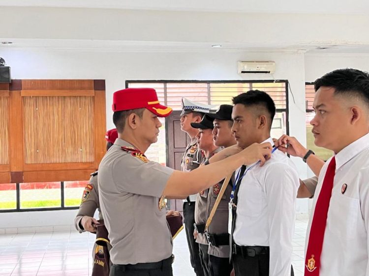 Gubernur Jambi Bersama Walikota dan Wawako Tinjau Pelaksanaan TKA di SMPN 7 Kota Jambi