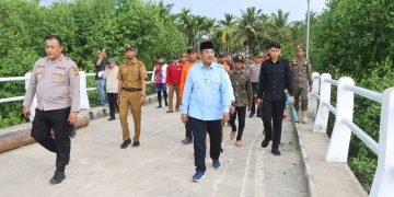 Bupati Anwar Sadat Tinjau Langsung Pencarian Dua Korban Hilang di Sungai Landak