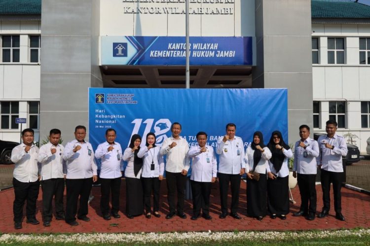 Usung Tema ‘Jaga Tunas Bangsa Demi Kedaulatan Negara’, Kanwil Kemenkum Jambi Gelar Upacara Harkitna